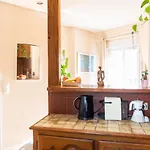 Bright Apt In The Heart Of Paris